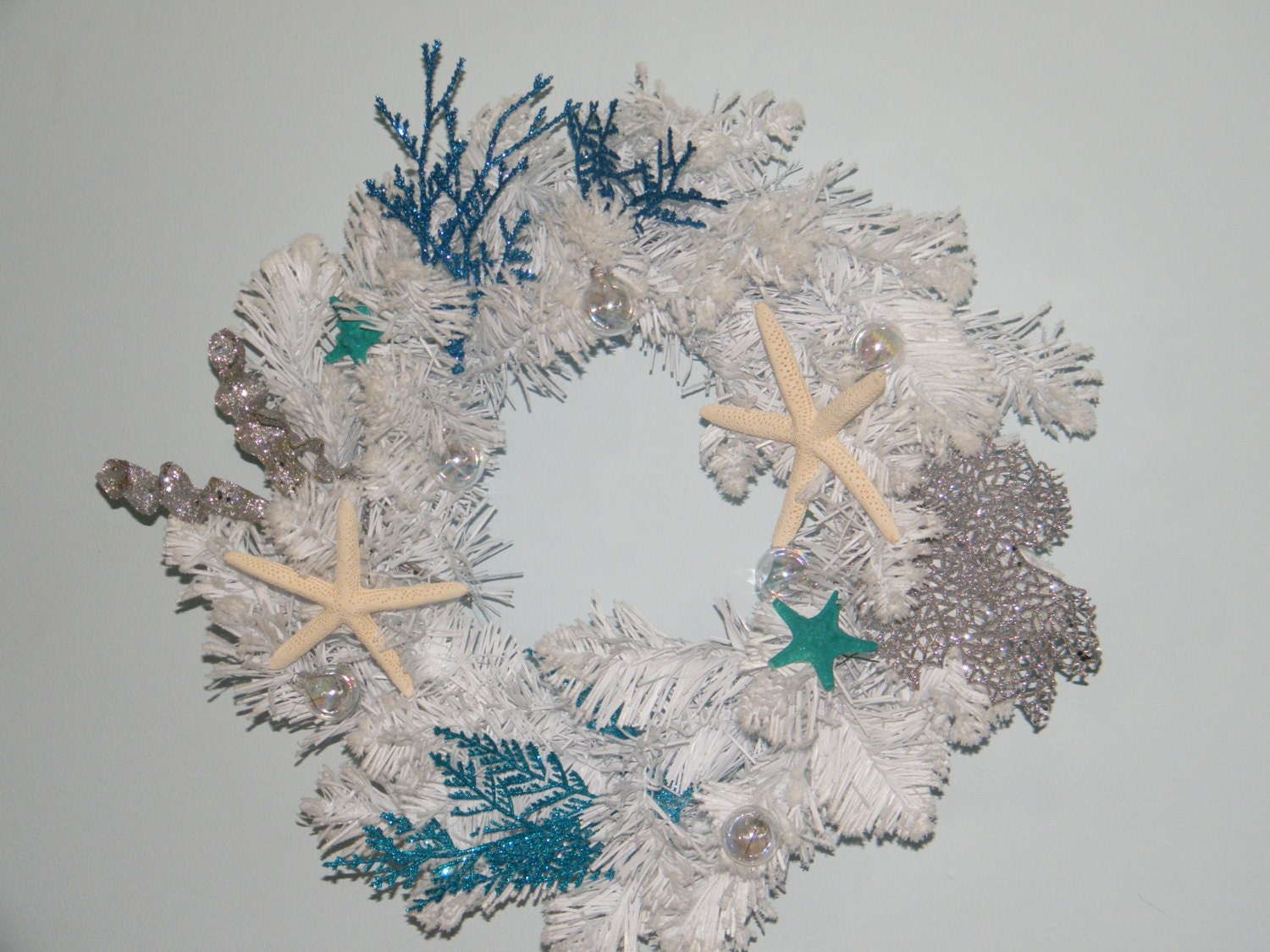14 in. White / Aqua Beach Wreath with Starfish & "Bubbles
