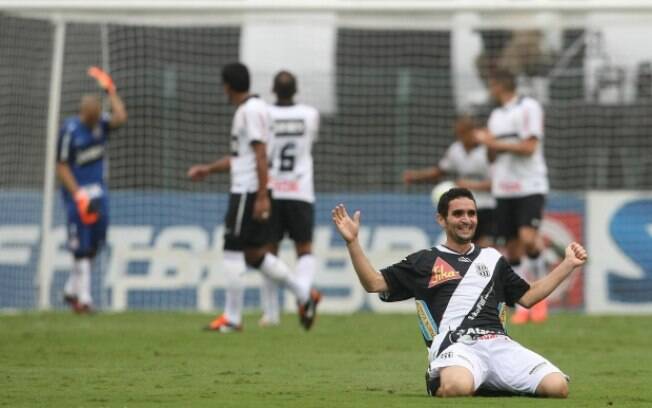 Com falhas de Julio Cesar, o Corinthians perdeu para a Ponte Preta no Pacaembu nas quartas do Paulistão de 2012