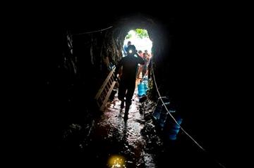 (AP Photo/Esteban Felix). A miner enters the El Comal gold and silver mine to help with rescue operations after a landslide trapped at least 24 miners inside, in Bonanza, Nicaragua, Friday, Aug. 29, 2014.