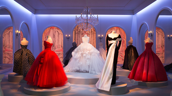 Маленький театр Dior: выставка модного дома в Ченду