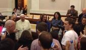 El papa Francisco conmocionó ayer con su presencia a los asistentes al simposio de trata en el Vaticano (La Voz). 