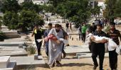 Duelo continuo. Palestinos buscan dónde enterrar a niños en el cementerio del campo de refugiados de Jebaliya (AP)