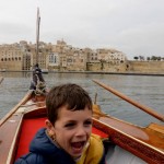 Teo navegando por Las Tres Ciudades de Malta