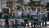 ACTIVISTAS DE GREENPEACE. Cerca de la embajada rusa en París, en septiembre del año pasado. Se mostraron en contra de la decisión de un tribunal ruso que condujo al encarcelamiento de los activistas del grupo ambiental (AP/Archivo).