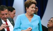 Mareada. Al final del agresivo debate, a Dilma se le bajó la presión (AP).
