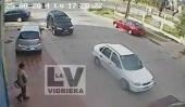 LEONES. Las cámaras de seguridad registraron cuando el hombre cometió el robo (Foto de Facebook La Vidriera)