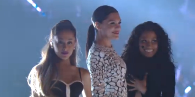 Watch Nicki Minaj, Ariana Grande, and Jessie J Perform at The VMAs