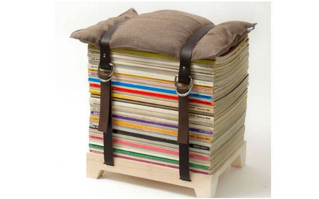 Com uma base protetora, uma almofada e tiras para amarrar, a pilha de livros pode virar um banco