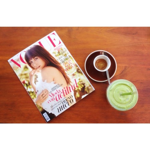 In the afternoon. #green #vogue @voguespain #fashion...