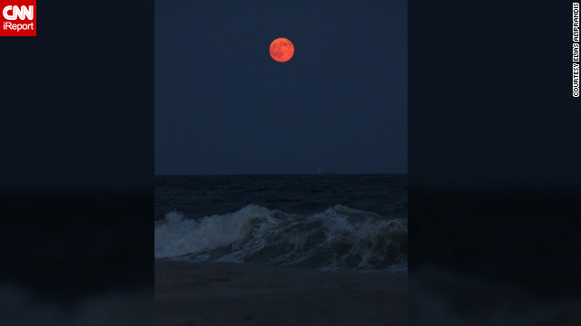 As the supermoon rose over the Long Island coast, <a href='http://ift.tt/W3Jykx'>Elias Aliprandis </a>said he was inspired to take a photo because of its amazing beauty and bright orange hue. 