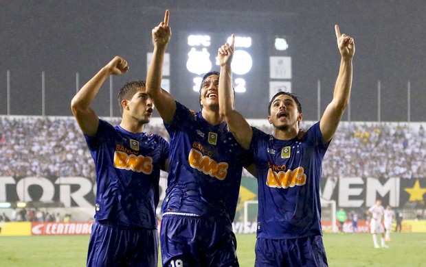 Jogadores gol Cruzeiro x Santos (Foto: Wagner Carmo / Vipcomm)