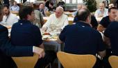El almuerzo del Papa (AP).