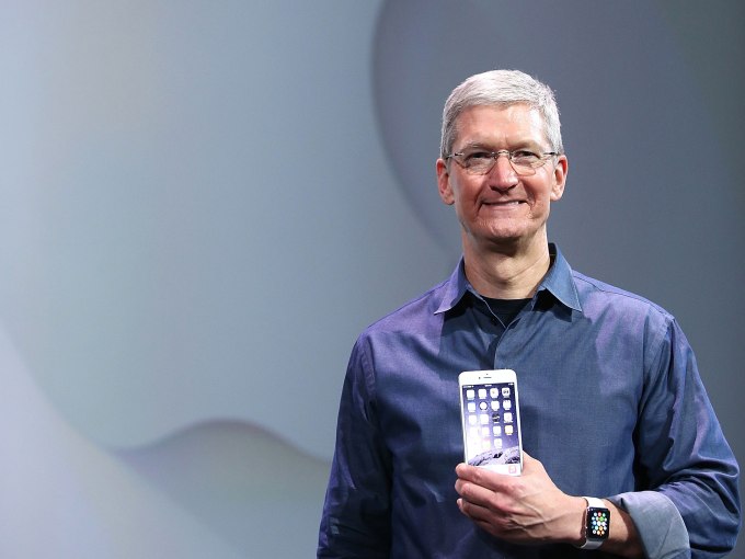 CUPERTINO, CA - SEPTEMBER 09: Apple CEO Tim Cook models the new iPhone 6 and the Apple Watch during an Apple special event at the Flint Center for the Performing Arts on September 9, 2014 in Cupertino, California. Apple unveiled the Apple Watch wearable tech and two new iPhones, the iPhone 6 and iPhone 6 Plus. (Photo by Justin Sullivan/Getty Images)