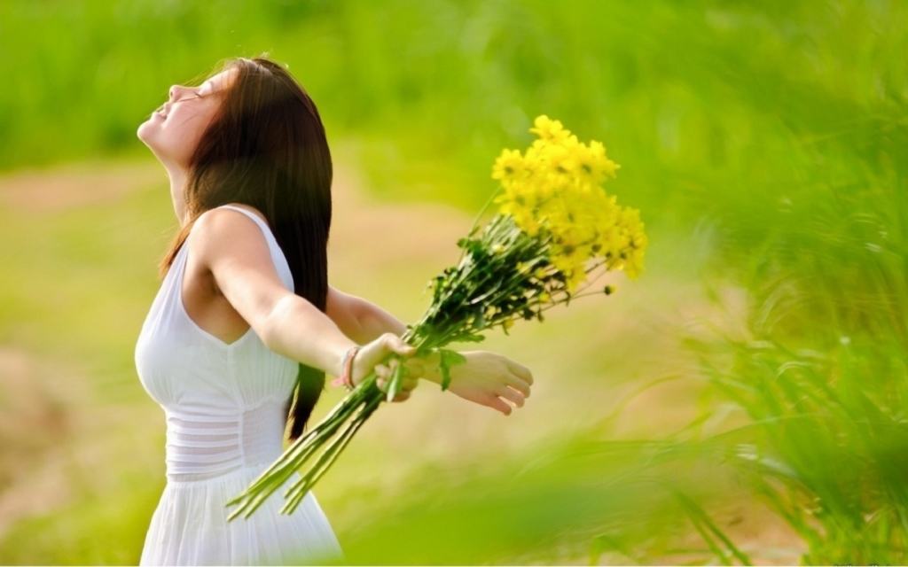 brunette-girl-with-flowers-hd-wallpapers