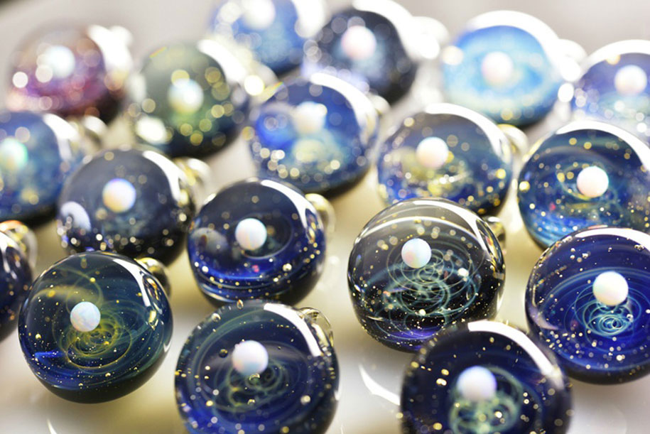 planets-galaxy-glass-pendants-space-glass-satoshi-tomizu-1