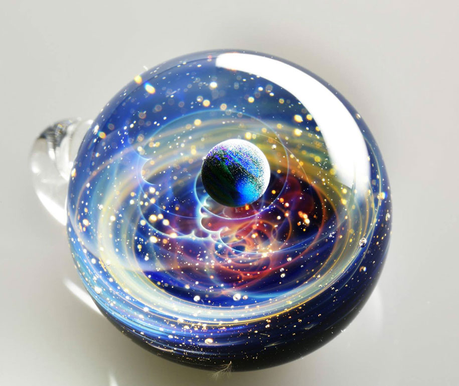 planets-galaxy-glass-pendants-space-glass-satoshi-tomizu-15