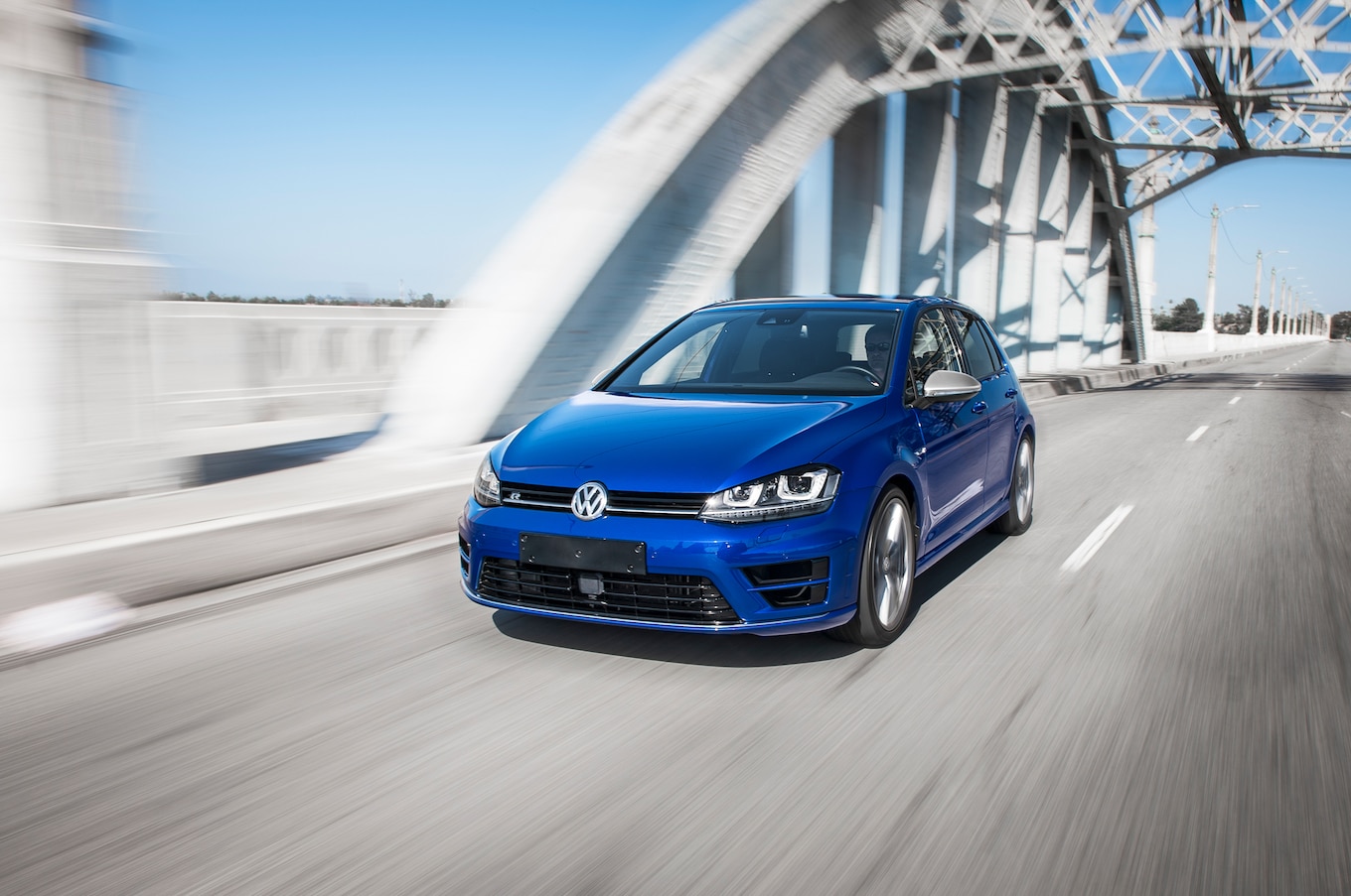 2015-Volkswagen-Golf-R-Euro-Spec-promo1