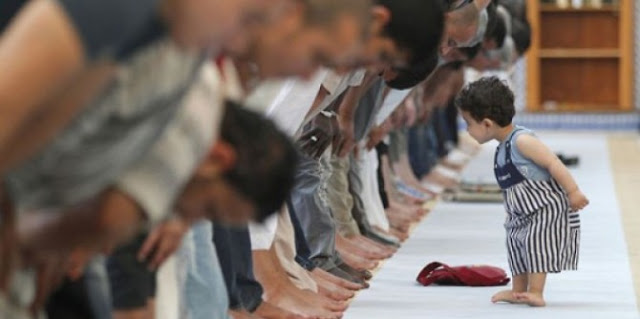 Jangan Usir Anak-Anak Dari Masjid, Inilah yang Diajarkan Rasulullah