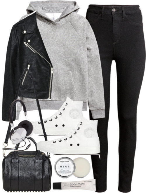 Outfit for the airport and travelling by ferned featuring a...