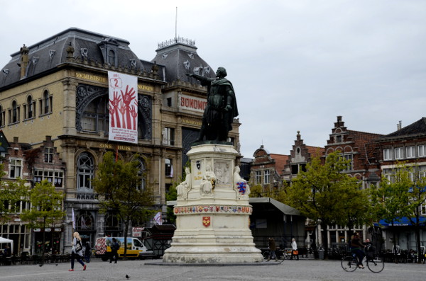 Fotos de Gante en Flandes, estatua y plaza