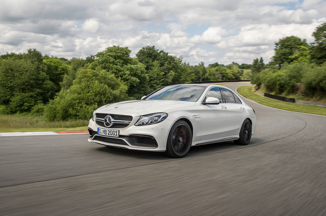 2015-Mercedes-AMG-C63-S-front-three-quarter-in-motion2