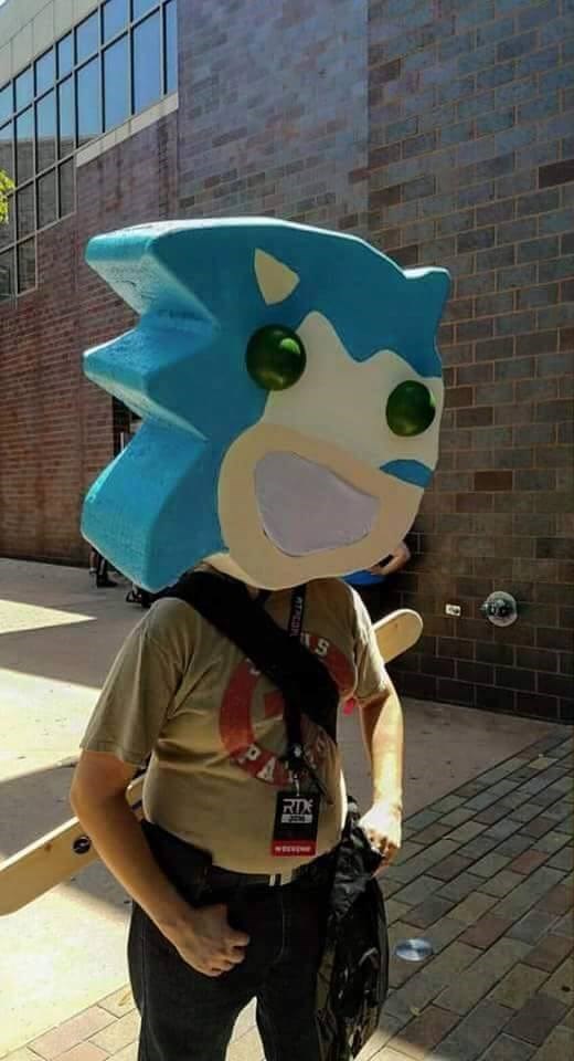 funny-cosplay-attempt-sonic-the-hedgehog