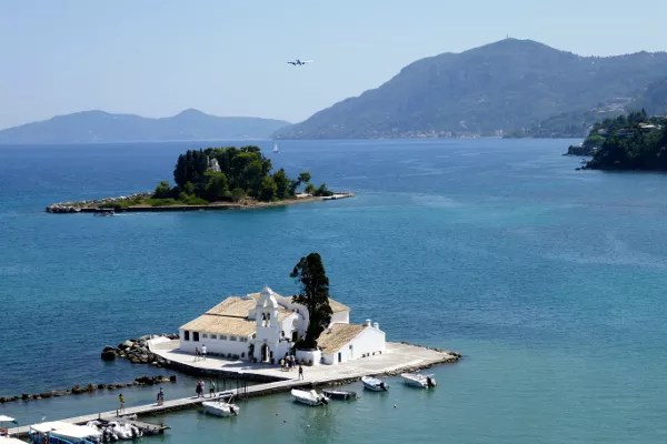 Fotos de Corfu en Grecia, Pontikonisi o isla del Raton avion
