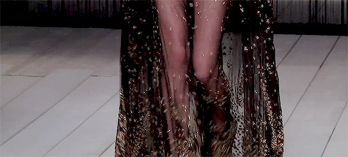 evermore-fashion:Alexander McQueen Fall 2016 Ready-to-Wear...