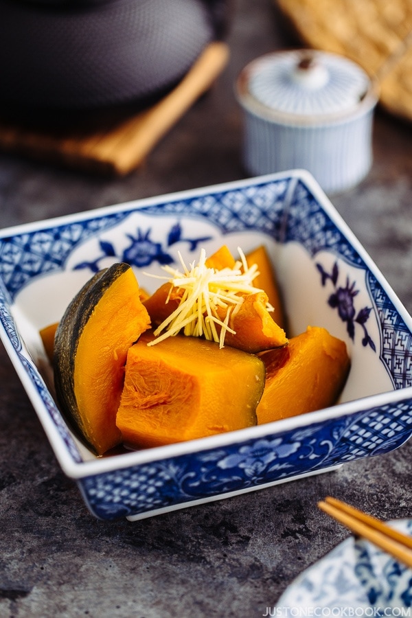 Simmered Kabocha Squash (Japanese Pumpkin) in a Japanese blue willow bowl.