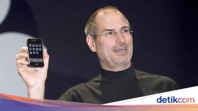 Steve Jobs Jadi Merek Baju, Apple Mencak-mencak