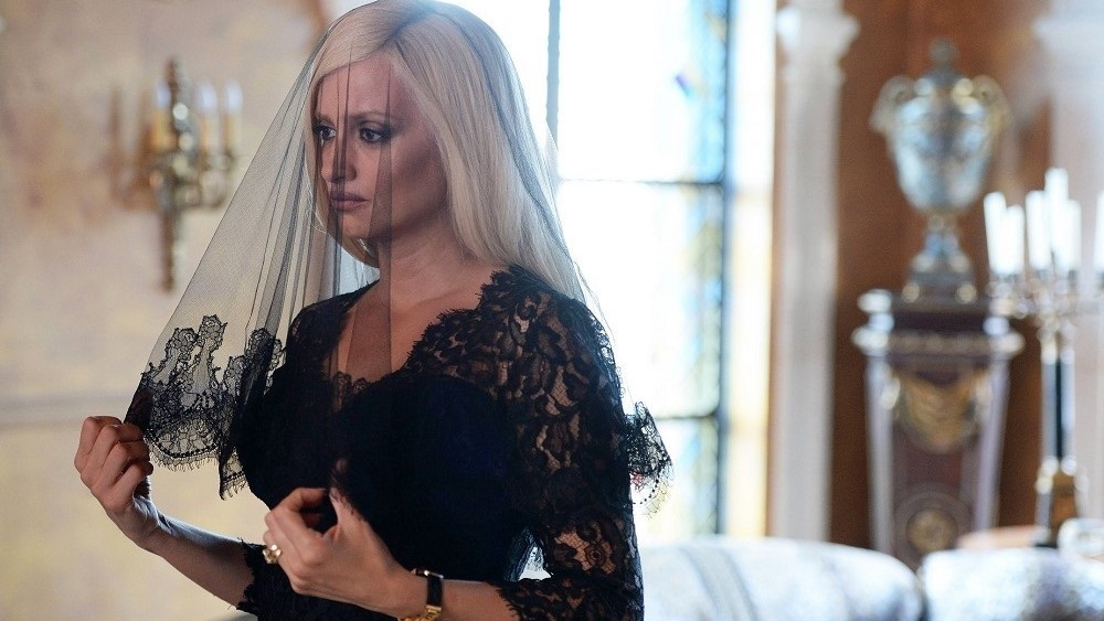 The Assassination of Gianni Versace: American Crime Story -- Pictured: Penelope Cruz as Donatella Versace. CR: Jeff Daly/FX