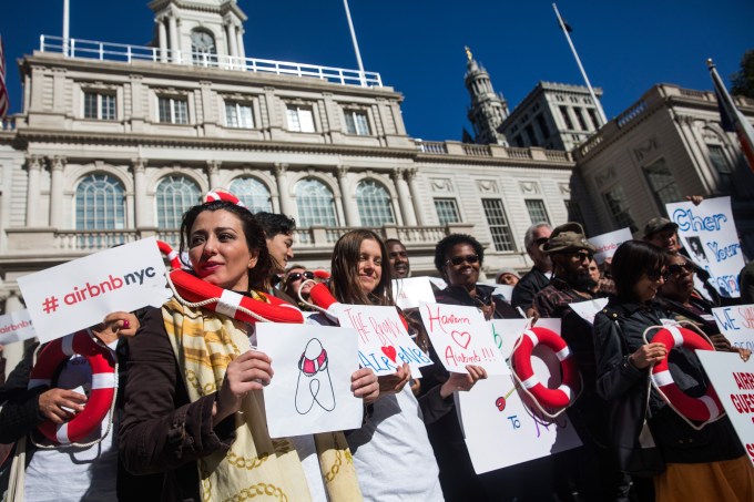 NEW YORK, NY - OCTOBER 30: Supporters of Airbnb hold a rally on the steps of New York City Hall showing support for the company on October 30, 2015 in New York City. The New York City council is currently debating how to regulate the controversial company. (Photo by Andrew Burton/Getty Images)