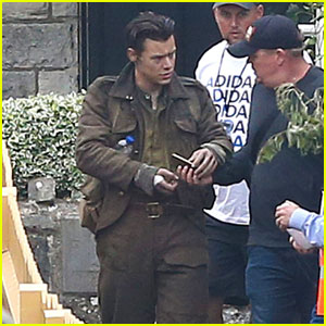 Harry Styles Wears Arm Bandage on 'Dunkirk' Film Set