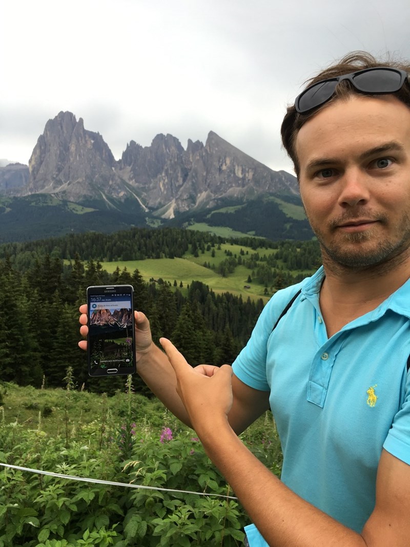 win Guy accidentally plans trip to same mountains as his phone background