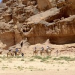 Fotos de Wadi Rum, Jordania - turistas a camello