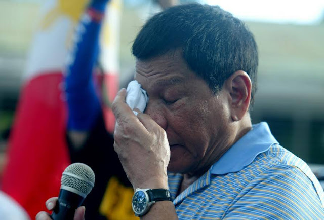 TATAK DUTERTE: President Gives Financial Aid and Free Education to Families of Slain Soldiers in Sulu.