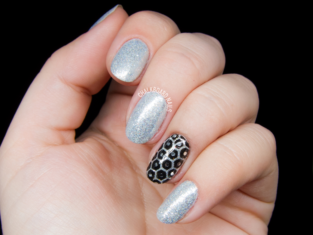 Honeycomb glitter placement by @chalkboardnails