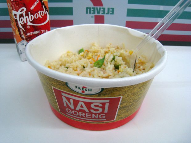 1024px-7-eleven_microwaved_nasi_goreng_with_teh_botol_serving