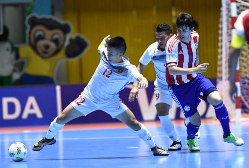 Futsal Việt Nam - Paraguay: Bài học xương máu