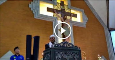 Keblinger! Kyai di Surabaya ini Mengucap "Puji Tuhan" Sambil Ceramah di Gereja Katolik