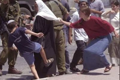 Kelompok Yahudi Sayap Kanan Menyerang Warga Palestina di Yerusalem Tanpa Dikenai Hukuman