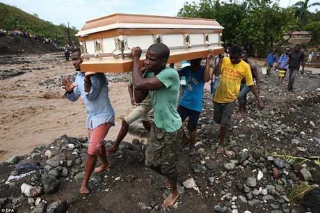 Canh hoang tan va chet choc o Haiti sau con bao lich su Matthew - Anh 16