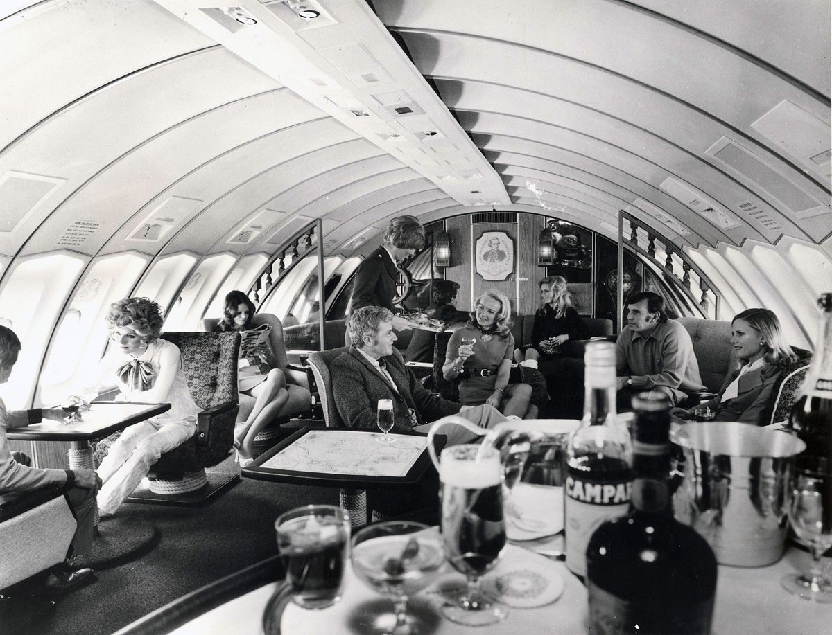 Qantas historic Captain Cook 747 lounge is an iconic part of airline history. Image: QF