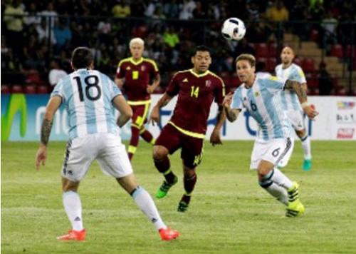 Argentina hội quân: Aguero, Higuain thế vai Messi - 2
