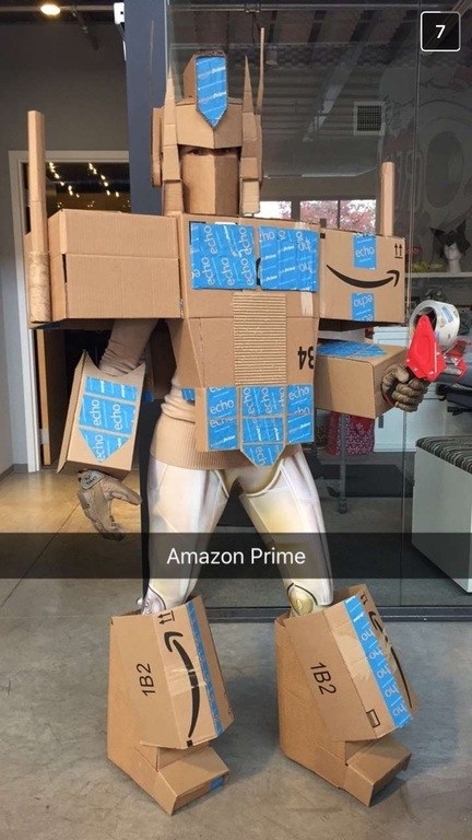 Halloween is a magical time for pun-lovers, but one woman just showed us all how it's done with this incredible "Amazon Prime" costume.