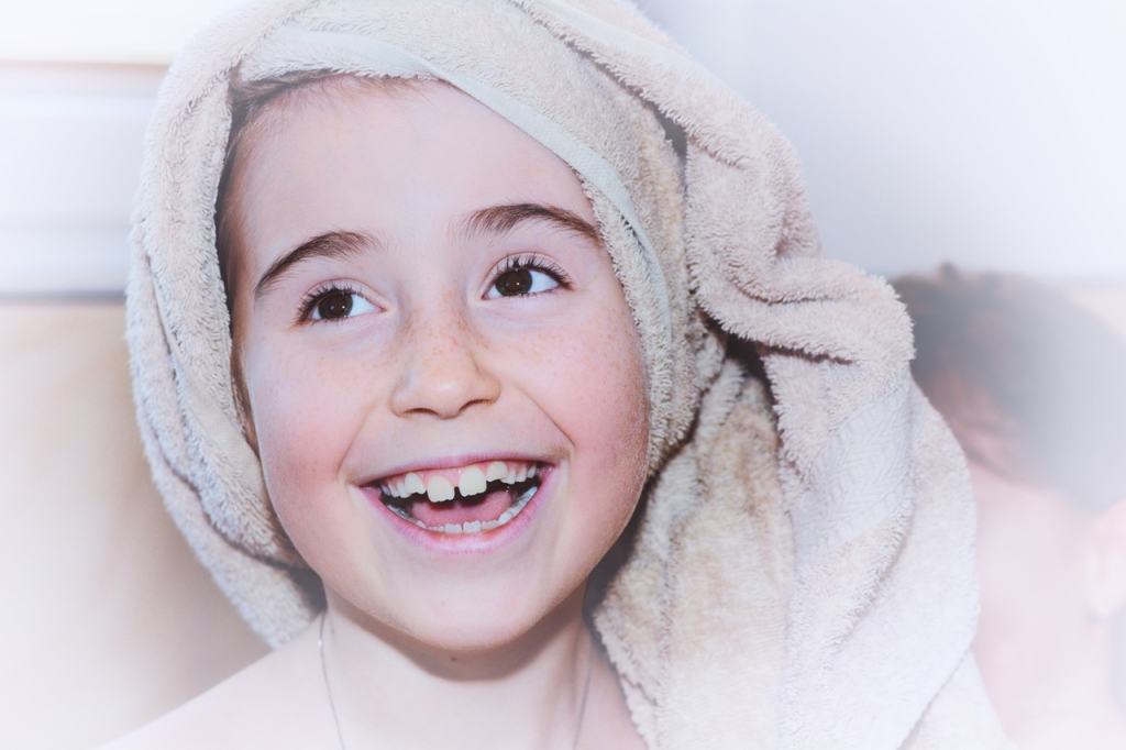 child-girl-face-towel-37924