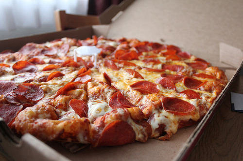 tumblr mnfocvitX81qbih6so1 500 prettygirlfood: Pepperoni Pizza x