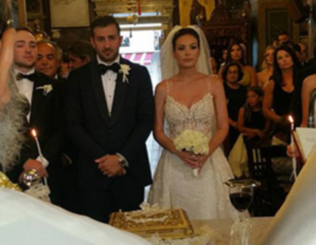Άργος: Πανέμορφη νύφη η Ελεάννα Λιβαδείτη - Οι εικόνες του γάμου της με τον Τάκη Ανδριανάκο [pics]