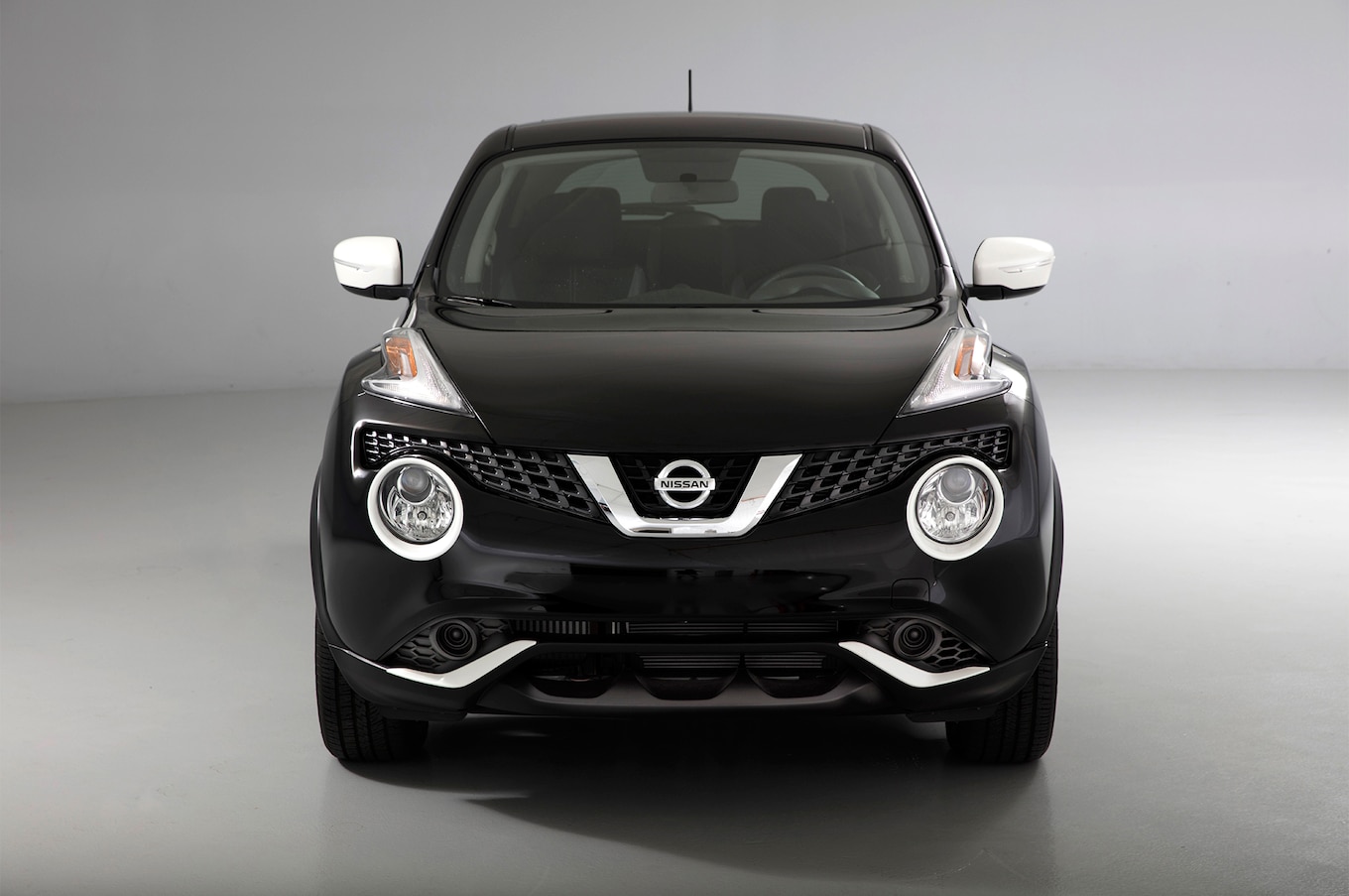 2017 Nissan Juke Black Pearl Edition front end