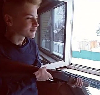  Russian teenagers shoot themselves dead and film it on periscope